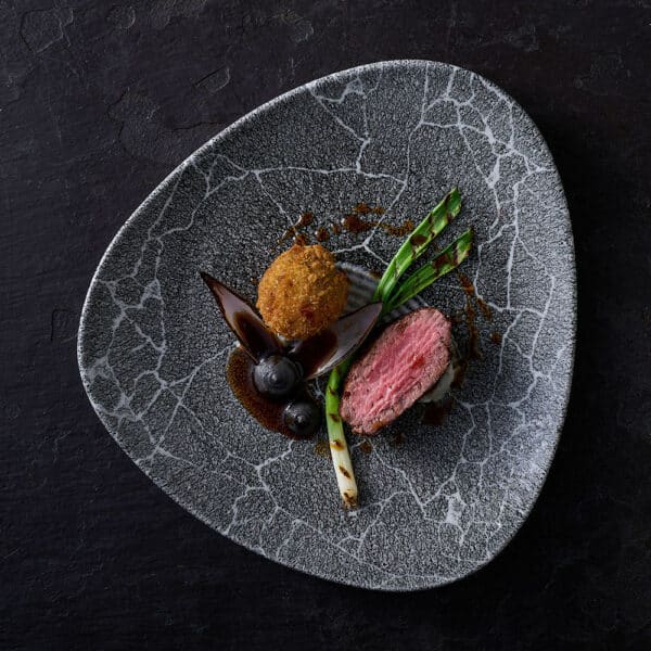 TRIANGLE PLATE 28.5CM