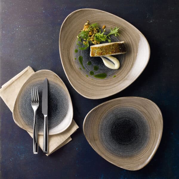TRIANGLE PLATE 24.5CM