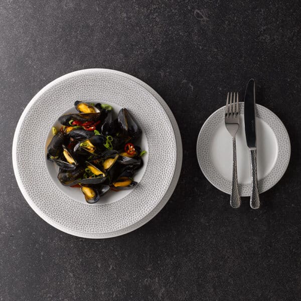 RIMMED PLATE 17CM