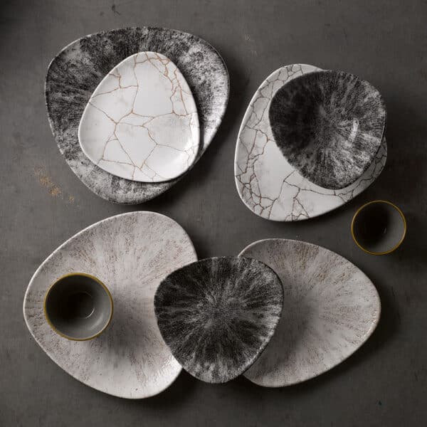 TRIANGLE PLATE 24.5CM