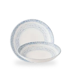 Churchill Inked Cascade Indigo 24.8cm Coupe-Schüssel auf weißem Hintergrund