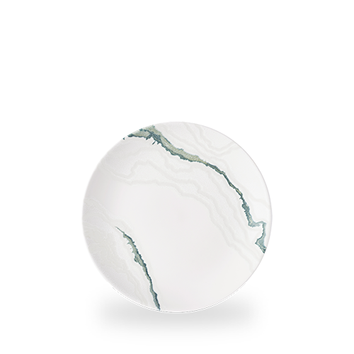 Churchill Inked Tide Accents Green 21.7cm Coupe-Teller auf weißem Hintergrund